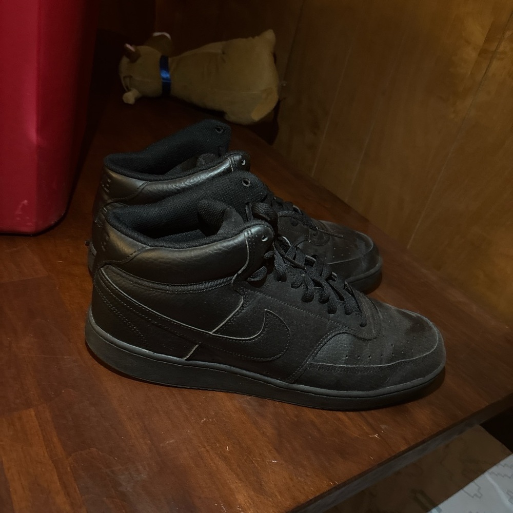 nike black mid top shoes